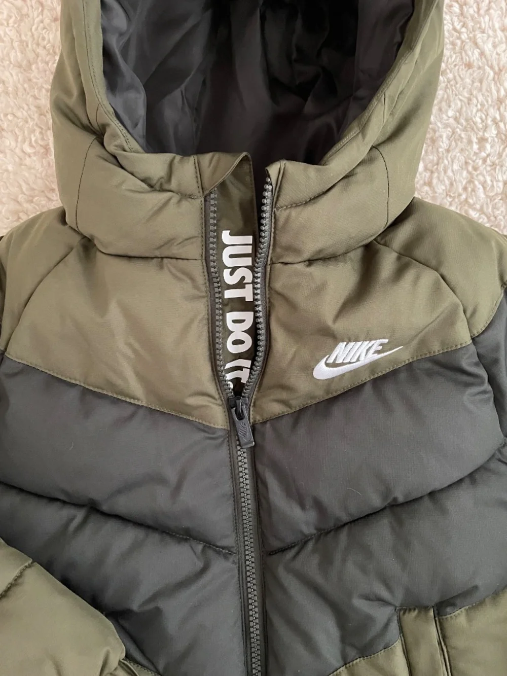 NWOT ~ Nike Kids Puffer Jacket ~Size 6-7